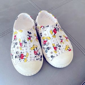 Disney Natives size 5
